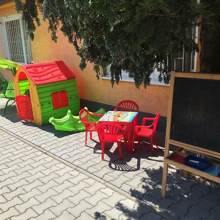 Spacince Guesthouse Zuzana מראה חיצוני תמונה