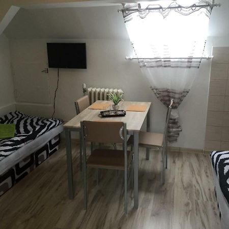 Spacince Guesthouse Zuzana מראה חיצוני תמונה