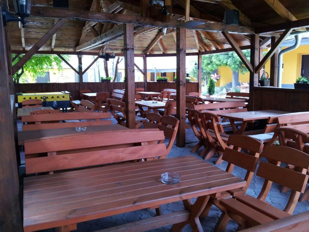 Spacince Guesthouse Zuzana מראה חיצוני תמונה