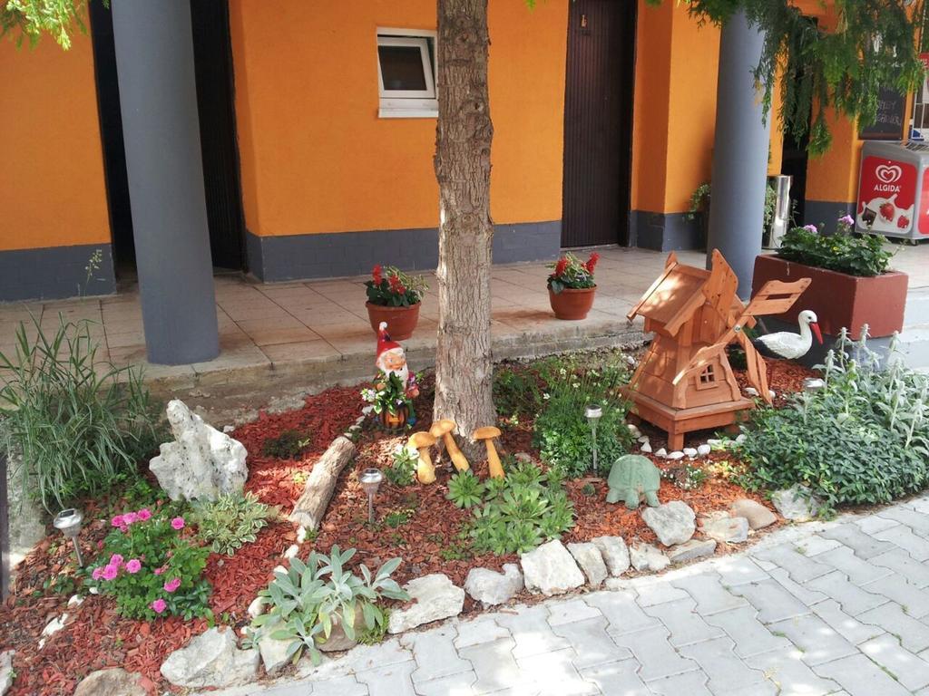 Spacince Guesthouse Zuzana מראה חיצוני תמונה