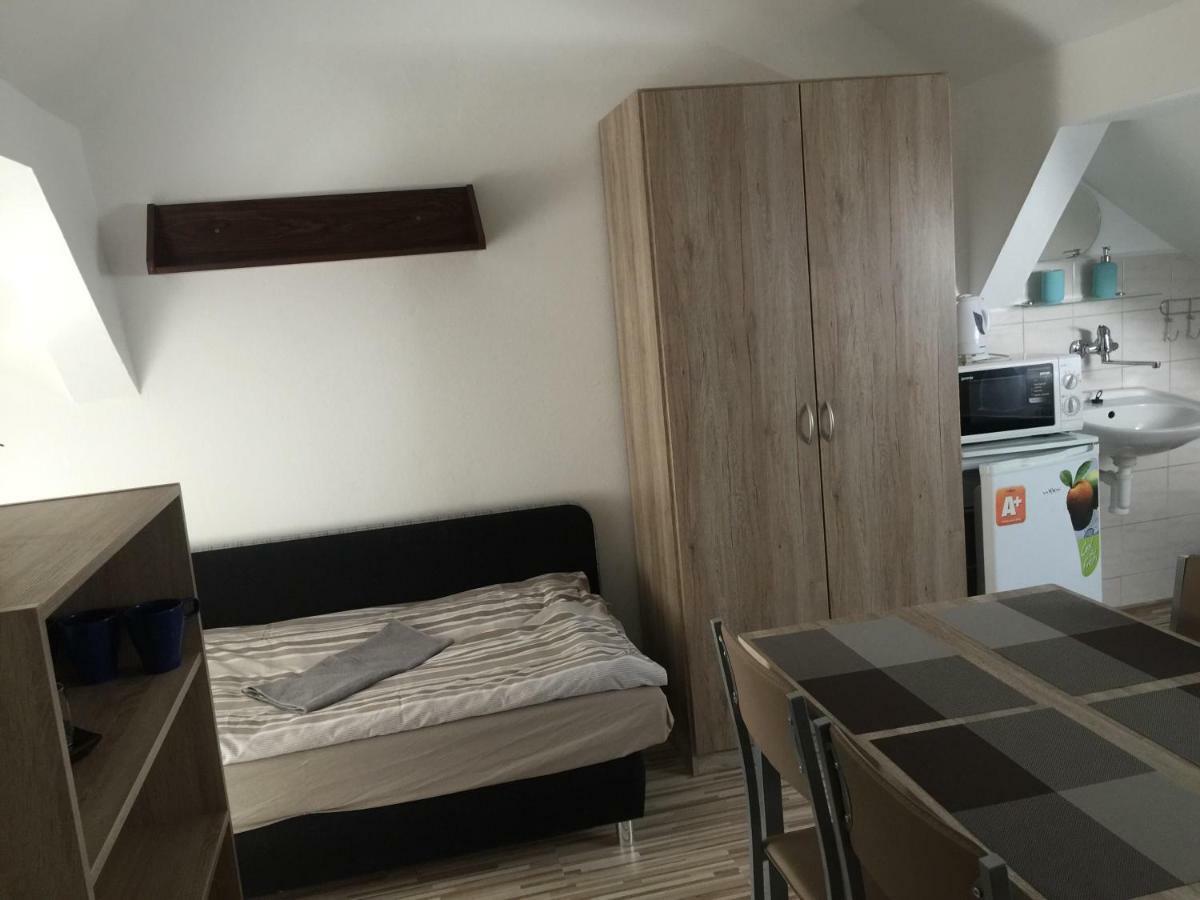 Spacince Guesthouse Zuzana מראה חיצוני תמונה