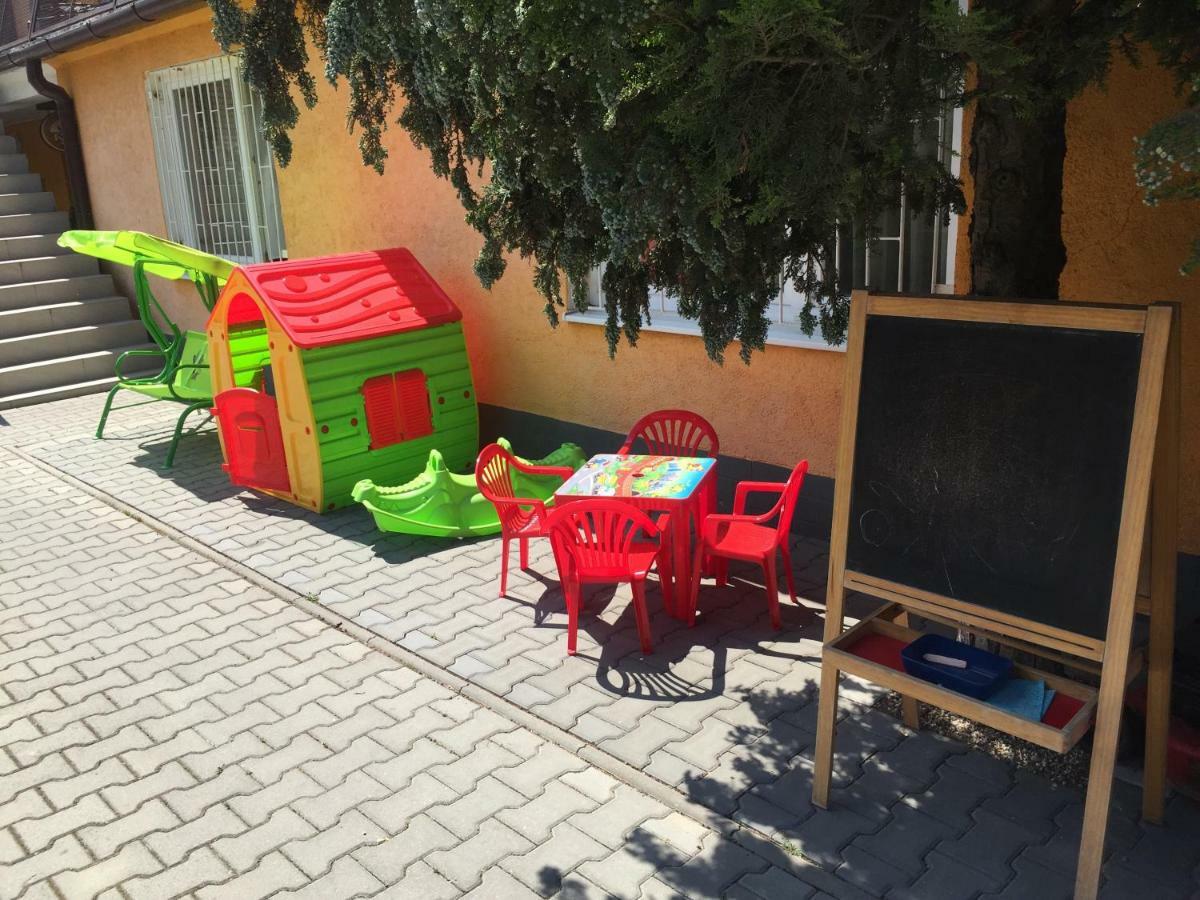 Spacince Guesthouse Zuzana מראה חיצוני תמונה