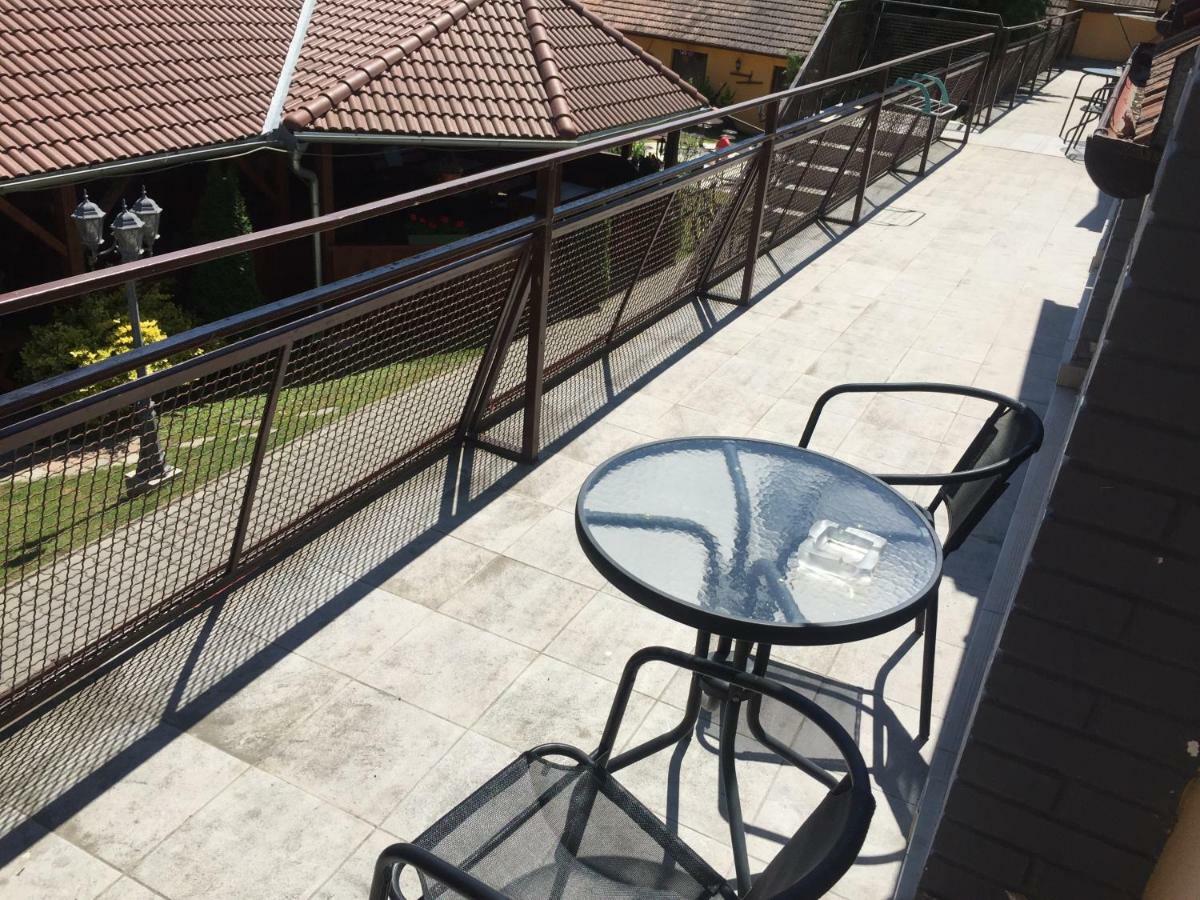 Spacince Guesthouse Zuzana מראה חיצוני תמונה