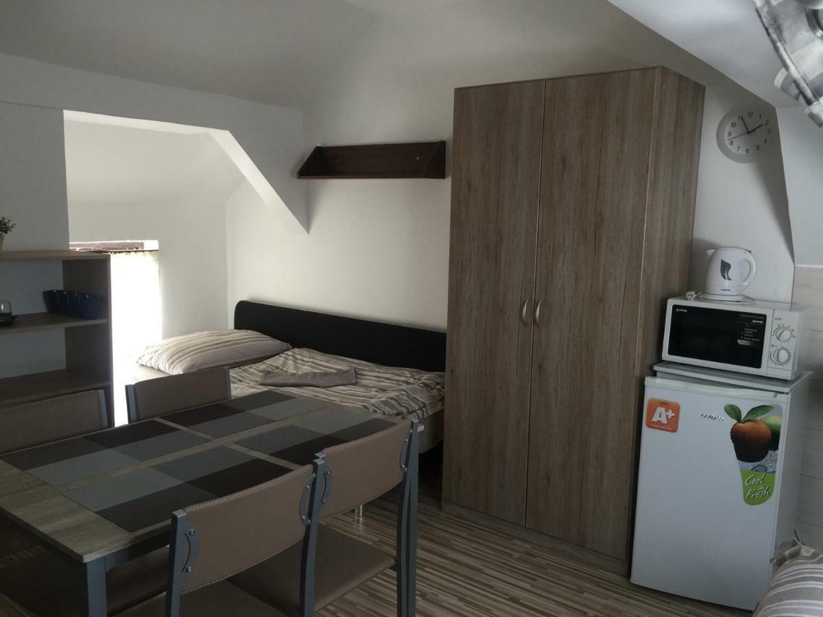 Spacince Guesthouse Zuzana מראה חיצוני תמונה