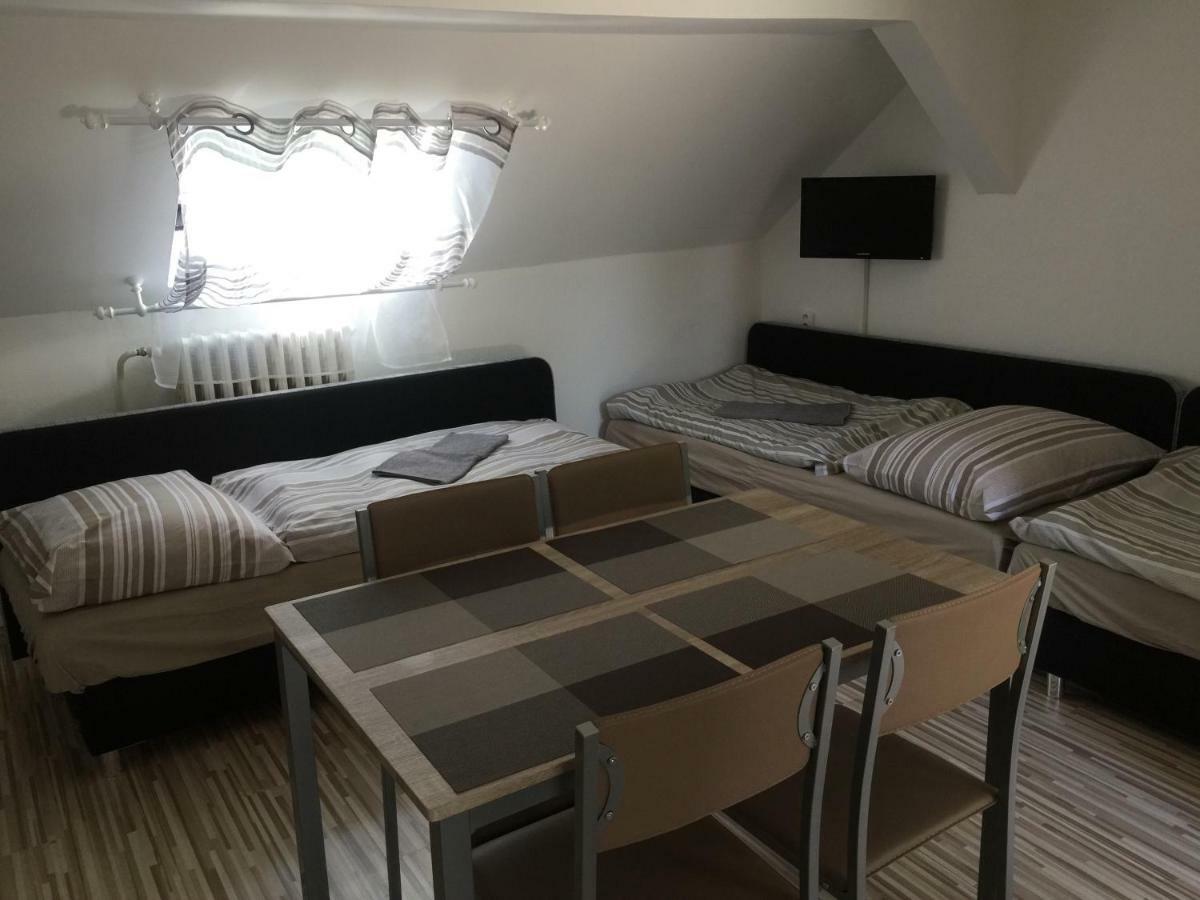 Spacince Guesthouse Zuzana מראה חיצוני תמונה