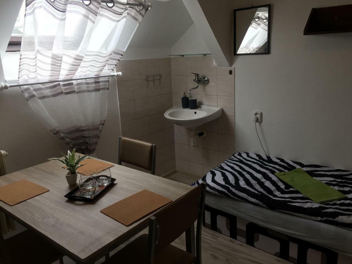 Spacince Guesthouse Zuzana מראה חיצוני תמונה