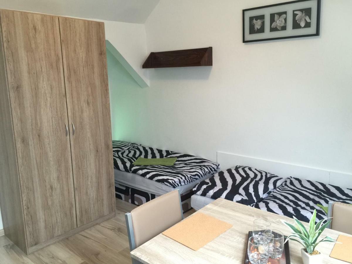 Spacince Guesthouse Zuzana מראה חיצוני תמונה